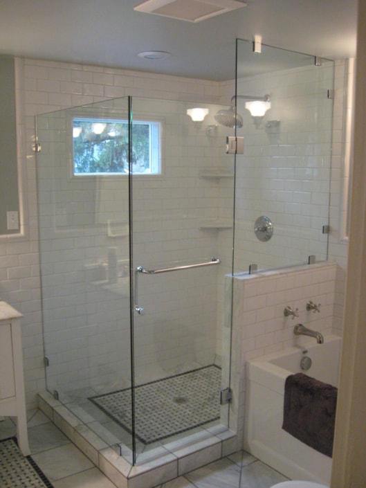 Frameless Showers Are Hot Right Now