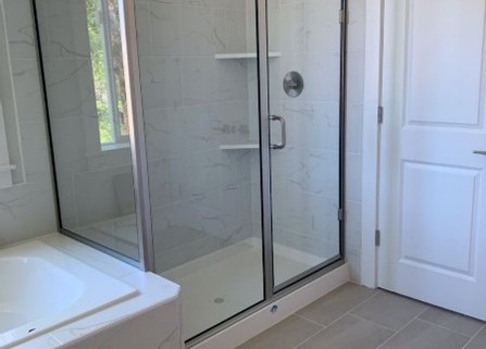 Semi-frameless vs. frameless glass shower doors